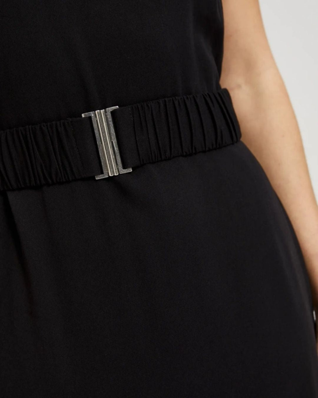 Vestido midi negro