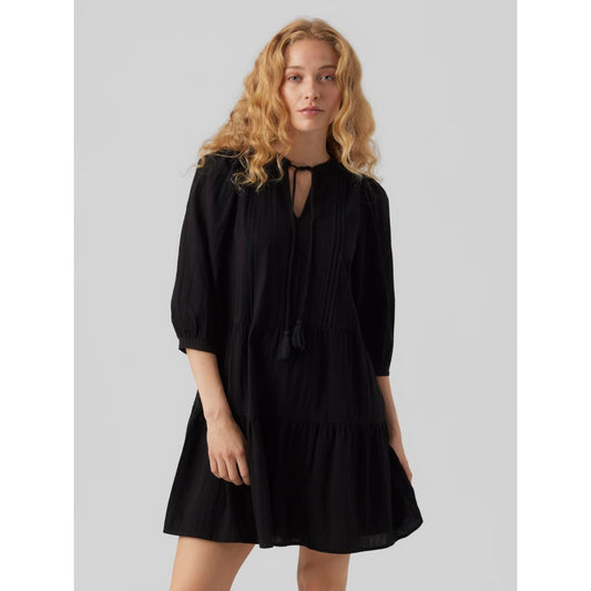 Vestido corto de mujer negro con mangas